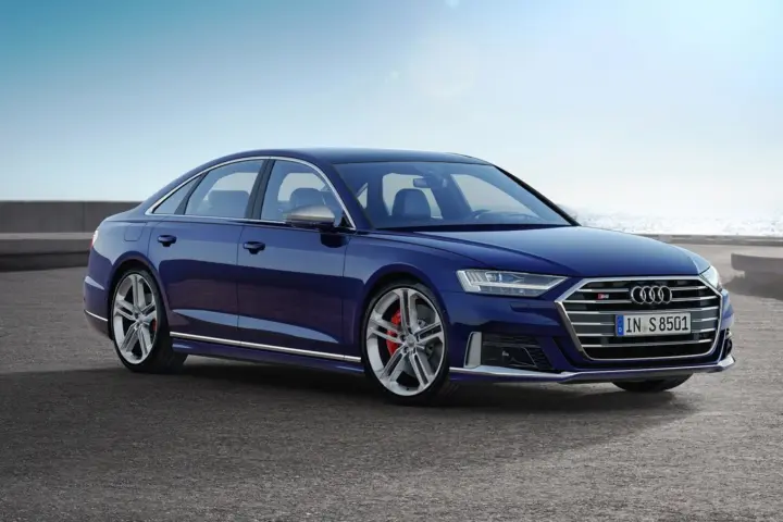 Audi S8 debuts
