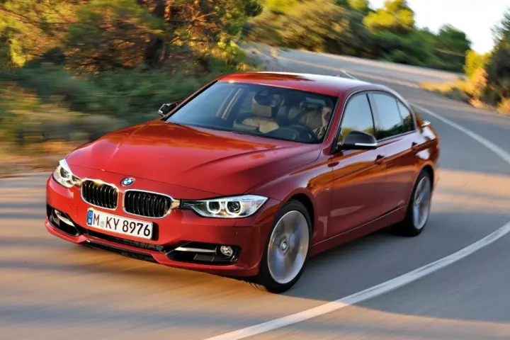 BMW 316i Sport Line Sedan (2013)