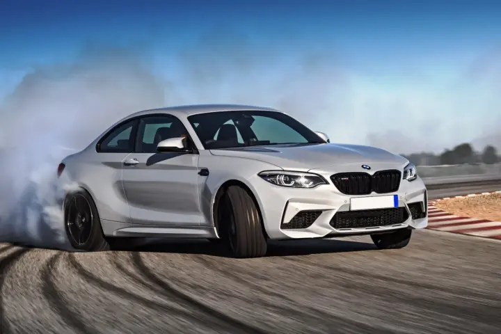 BMW M2 Competition sets two new records