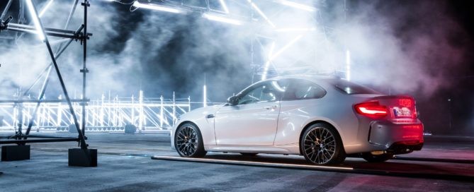 BMW M2 Competition about to set off on a its record-breaking run