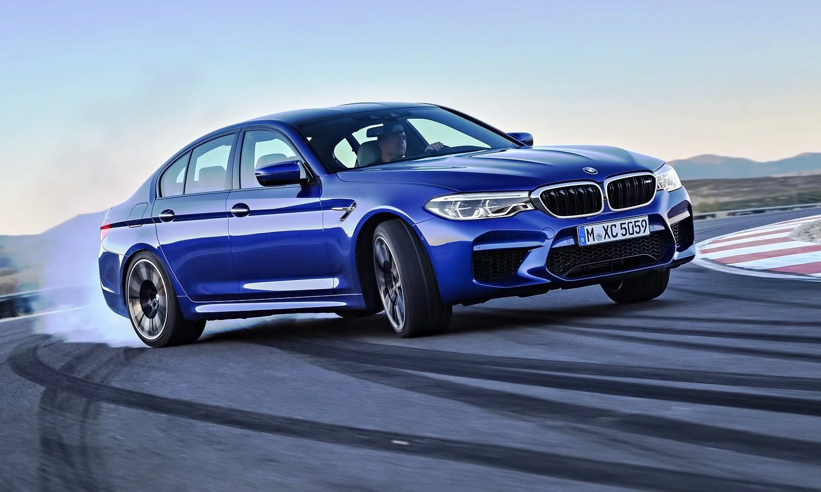 BMW M5 xDrive