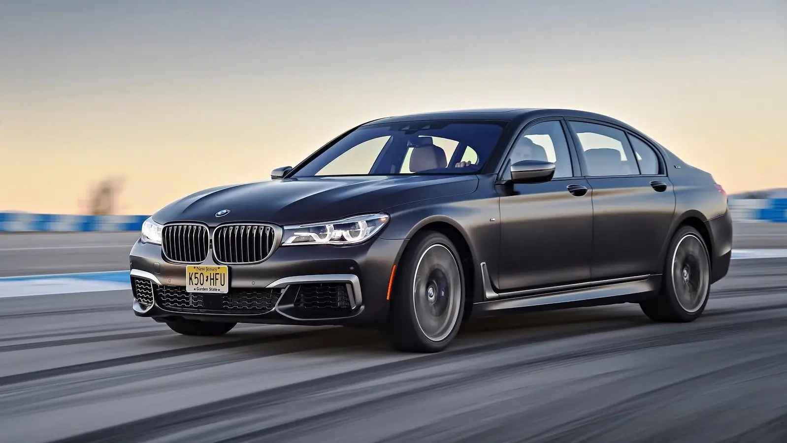 BMW M760Li xDrive (2017)