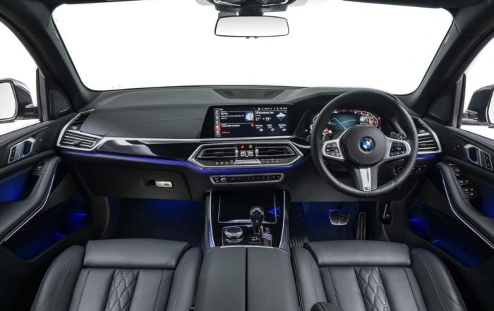 BMW X5 M50d cabin