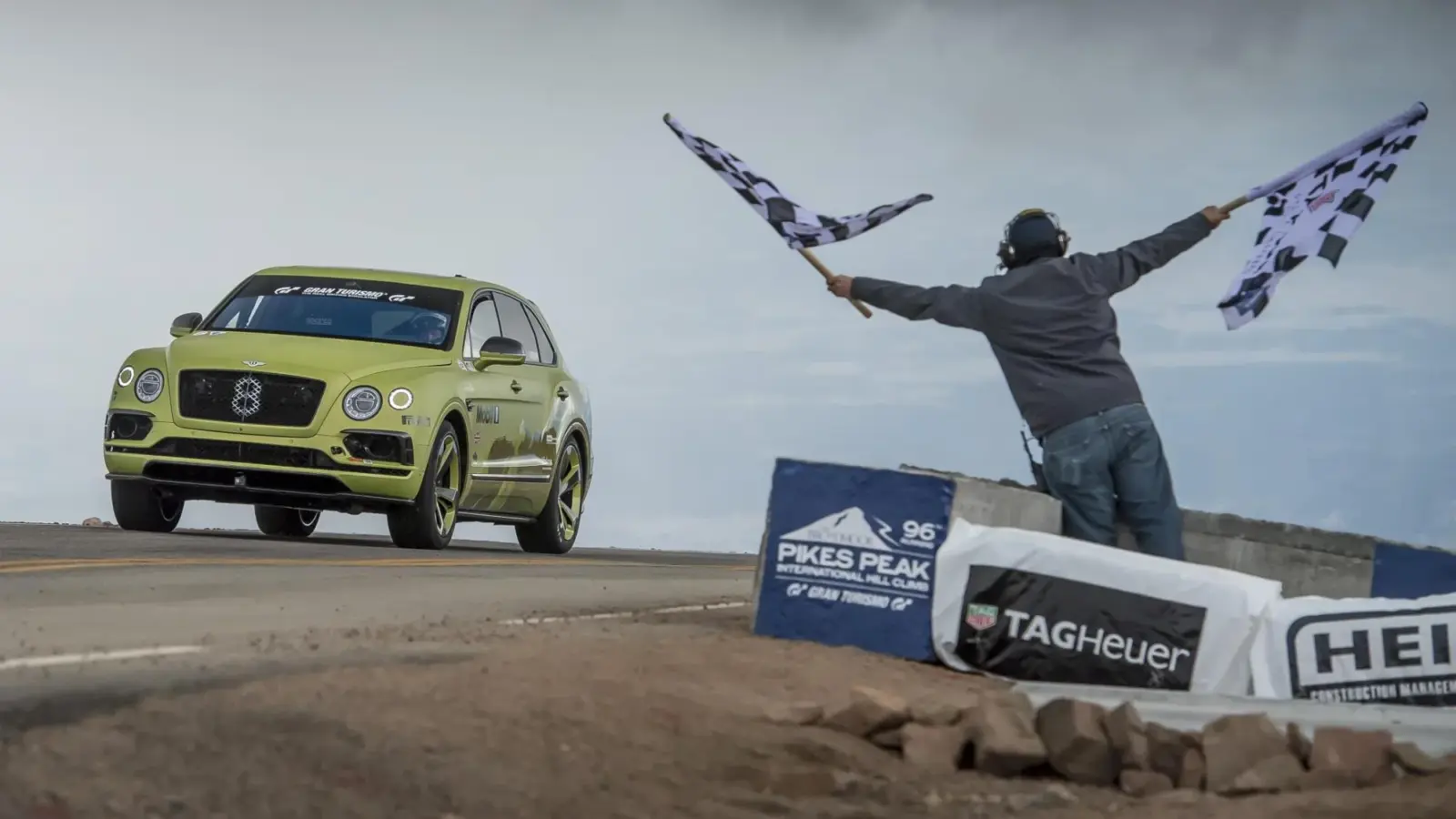 Bentley Bentayga sets new record at Pikes Peak