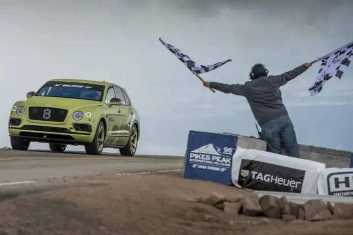 Bentley Bentayga sets new record at Pikes Peak