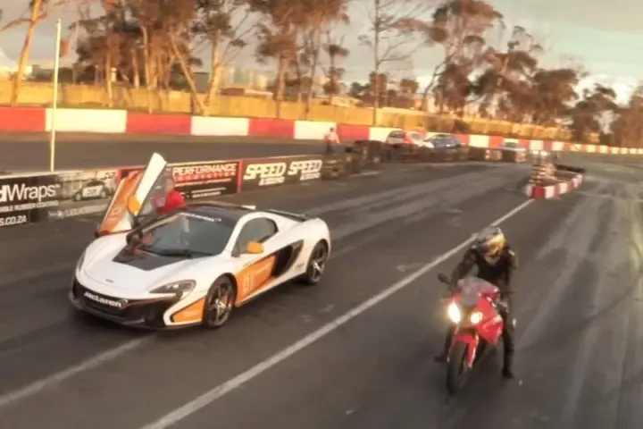 McLaren 650S vs BMW S 1000 RR [video]