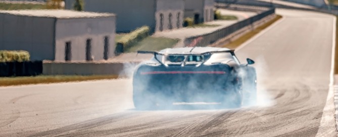 Chiron Pur Sport Testing rear smoke