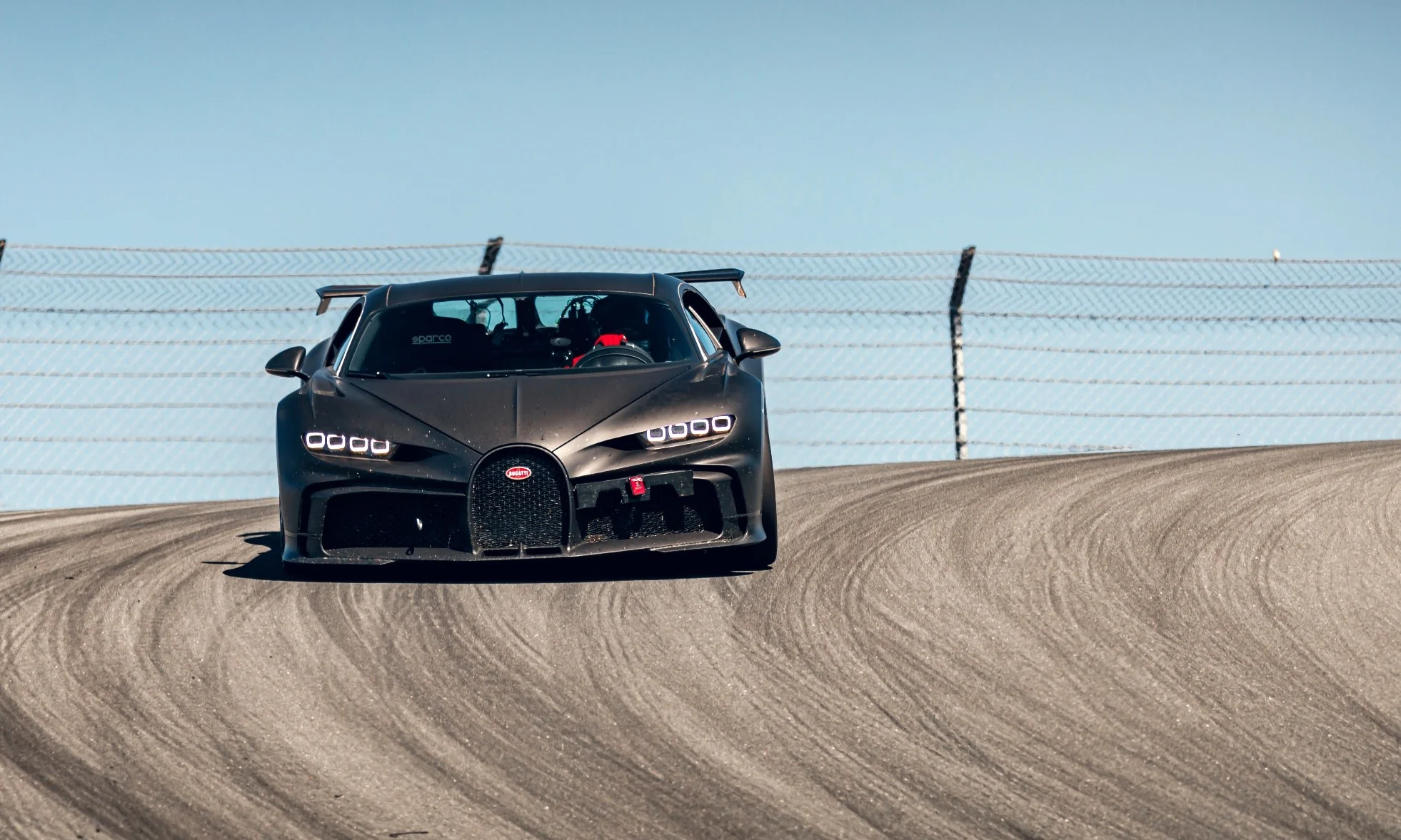 Chiron Pur Sport cornering