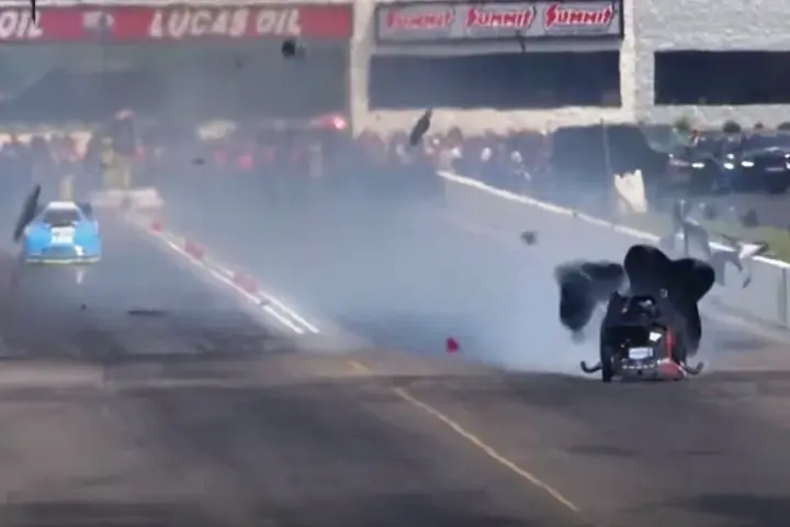 Cruz Pedregon blows body off his Funny Car [video]