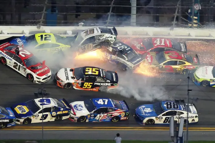 Daytona 500 Crashes [video]