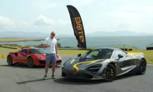 Ferrari 488 Pista vs McLaren 720S Track Battle [video]