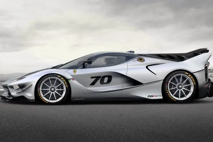 Ferrari FXX K Evo vs FXX K comparison