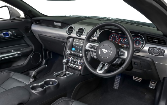 Ford Mustang Convertible cabin