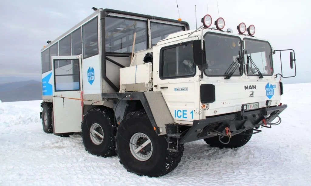 Ice truck for climbing glaciers