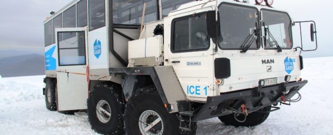 Ice truck for climbing glaciers