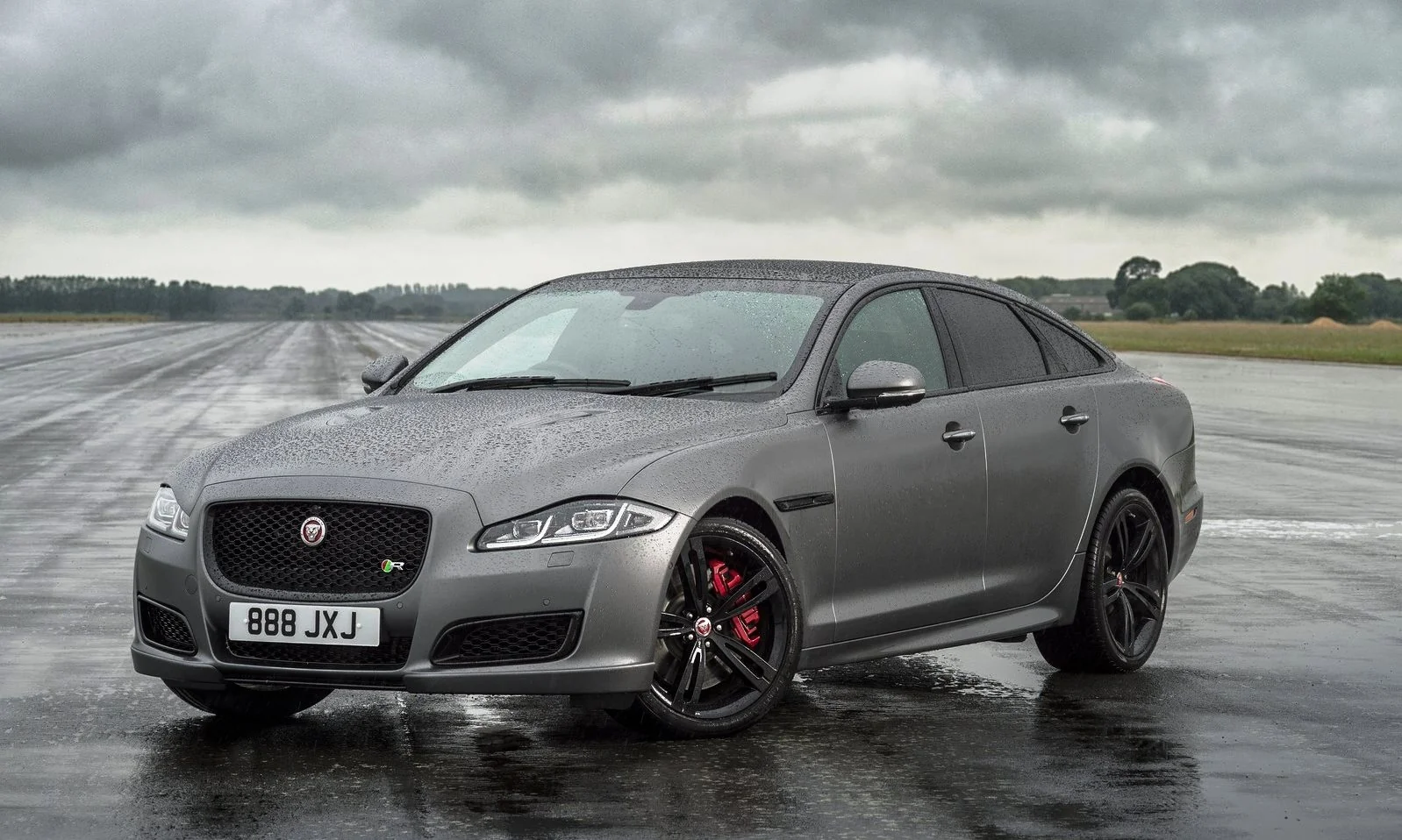 Jaguar XJR575