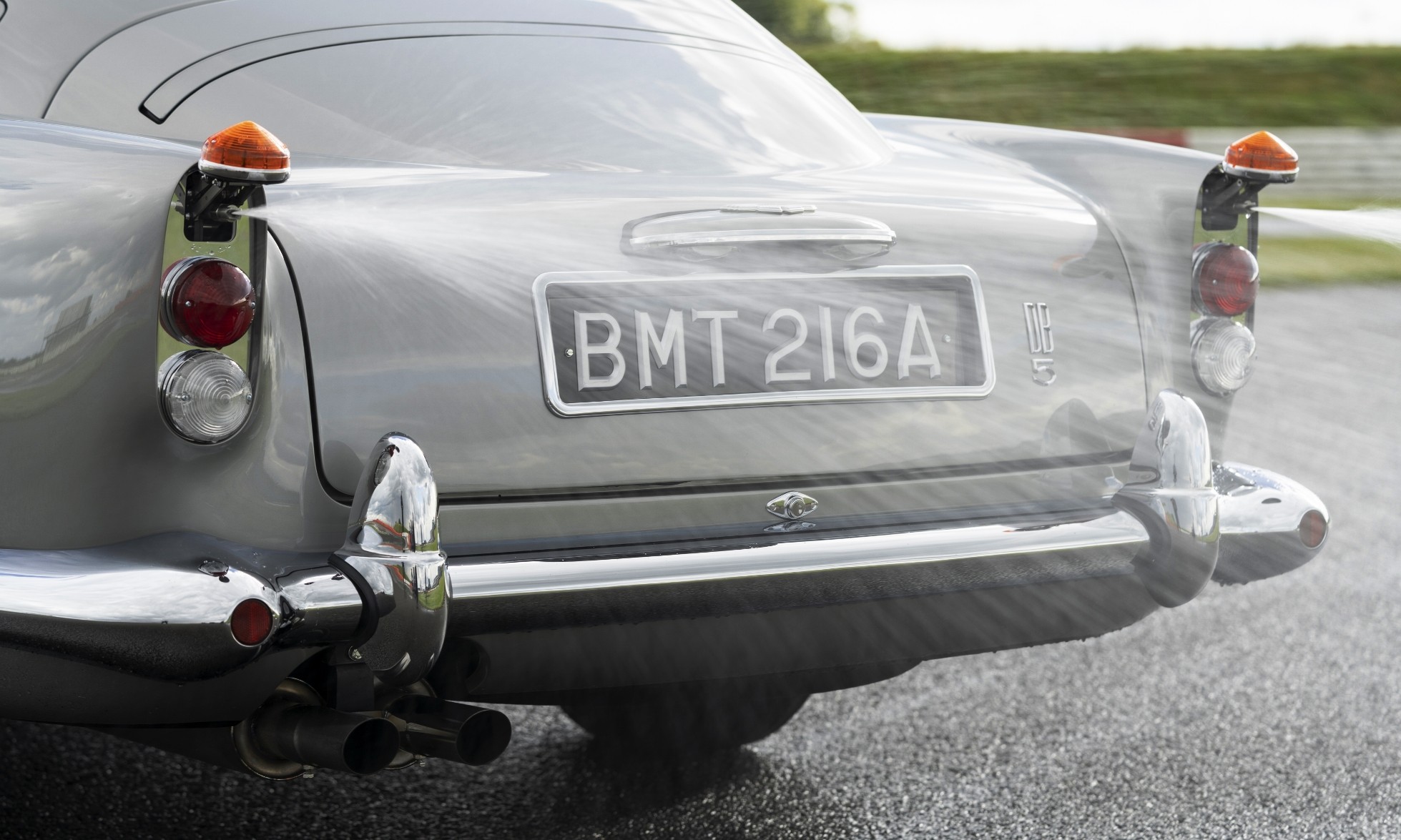 James Bond Aston Martin DB5 oil slick