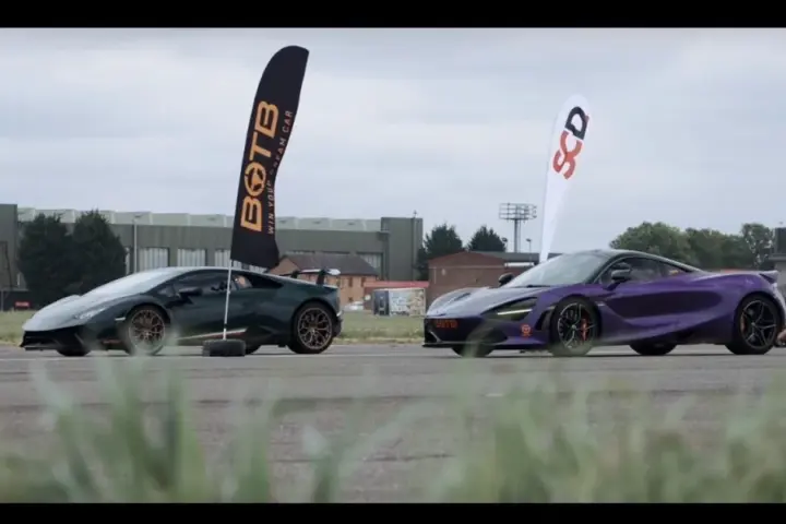 Lamborghini Huracan Performante vs McLaren 720S drag race [video]
