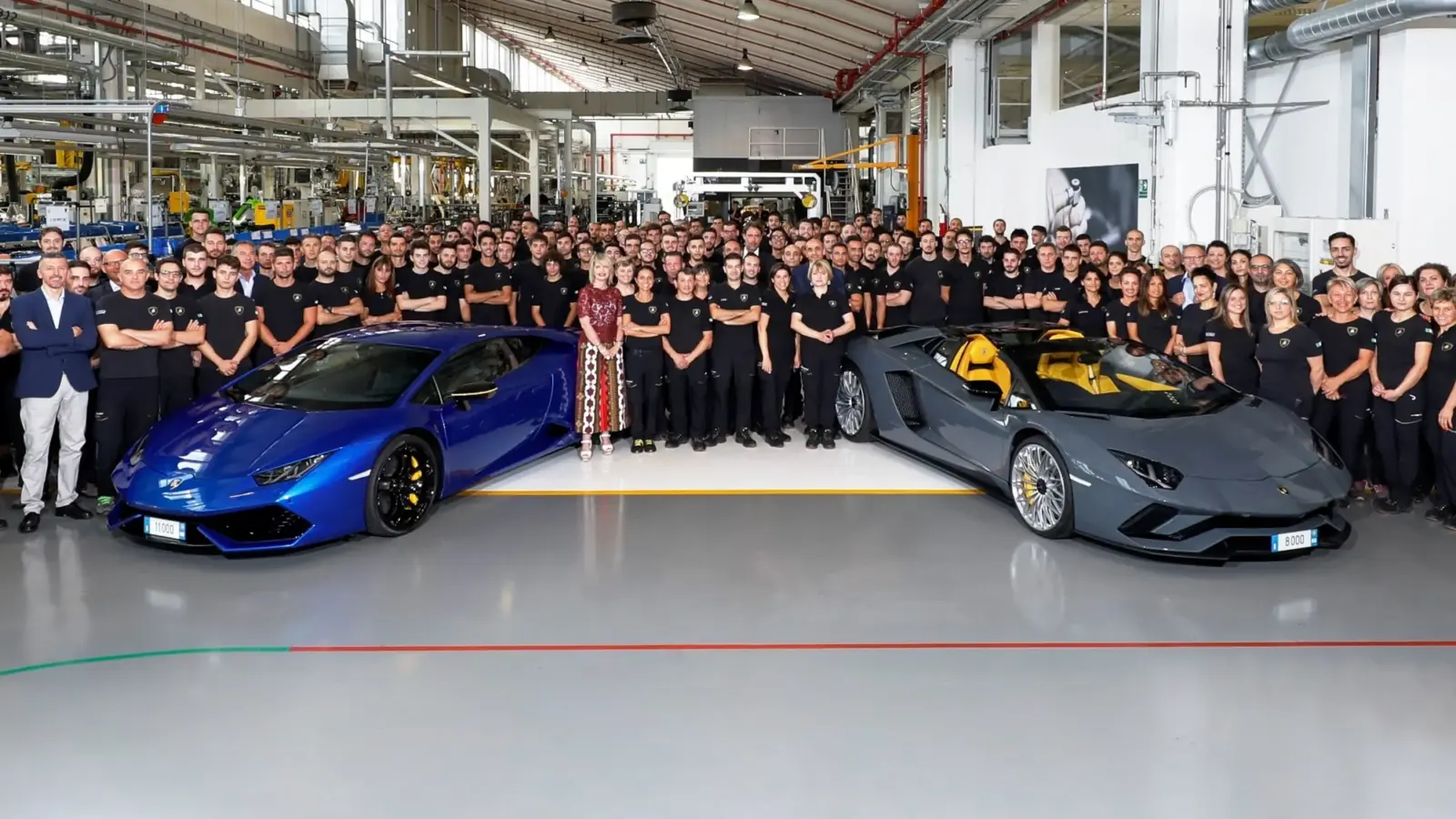 Lamborghini Produces Aventador 8 000 and Huracan 11 000