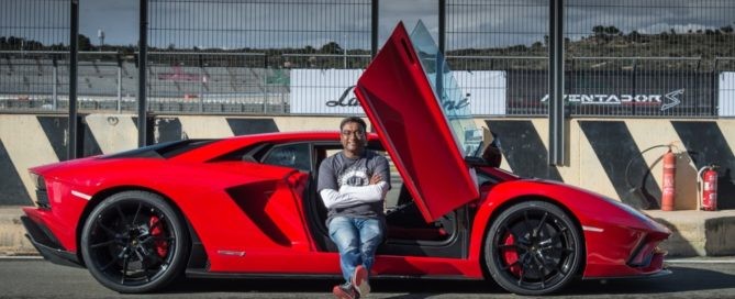 Lamborghini Aventador S profile