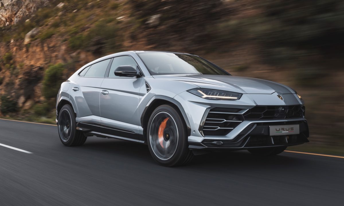 Lamborghini urus красный