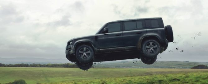 Land Rover Defender Advert