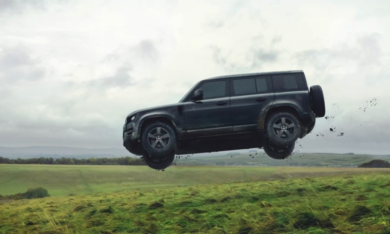 Land Rover Defender advert goes behind-the-scenes of new Bond movie