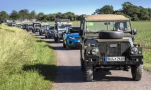 Land Rover owners set world record