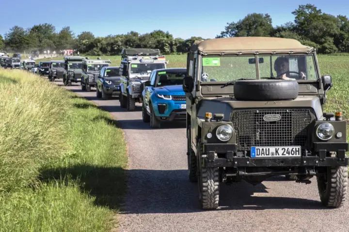 Land Rover owners set world record