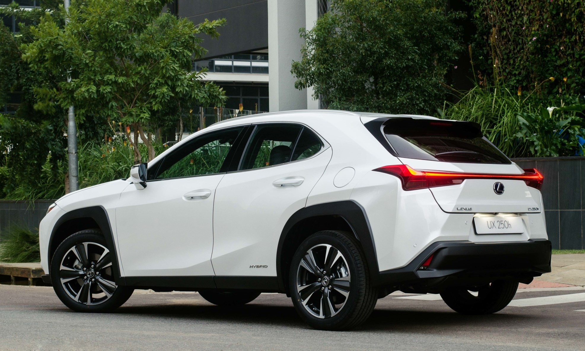 Ux 250h Ex Is The Latest Addition To Lexus Small Suv Range