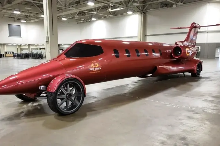 Limo-Jet, A Street-Legal Lear-Jet Limousine  [w/video]