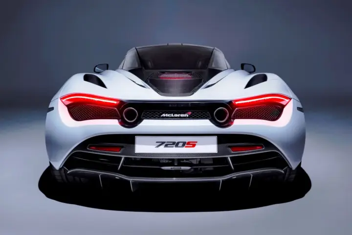 McLaren 720S crashes into Audi R8 [updated videos]