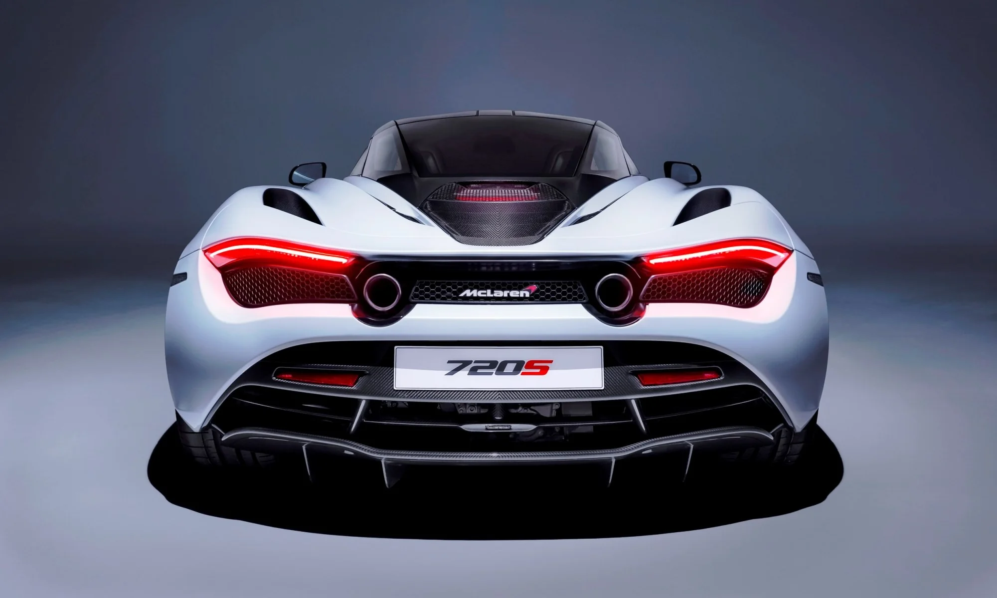 McLaren 720S smashes into Audi R8