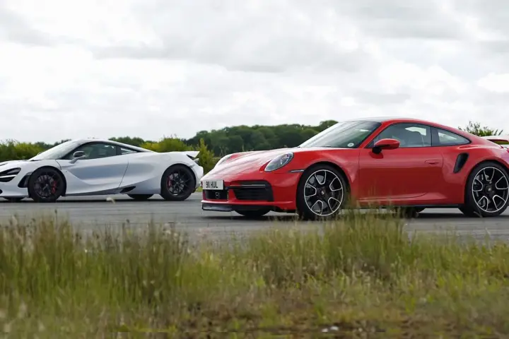 McLaren 720S vs Porsche 911 Turbo S Drag Race [video]