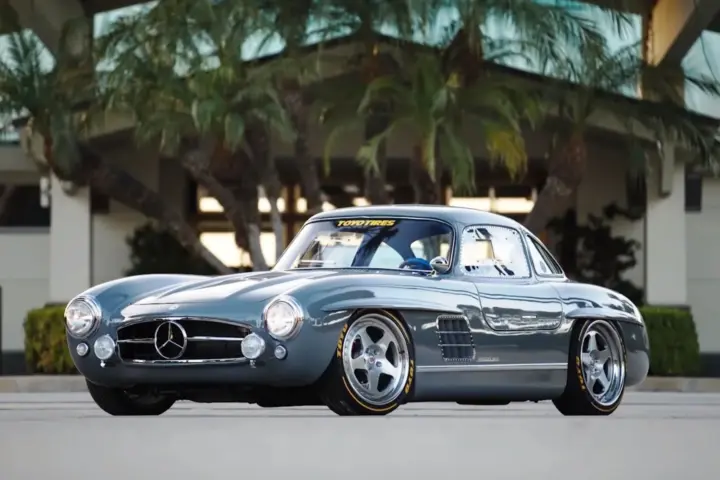 Mercedes-Benz 300SL Gullwing Clone [video]