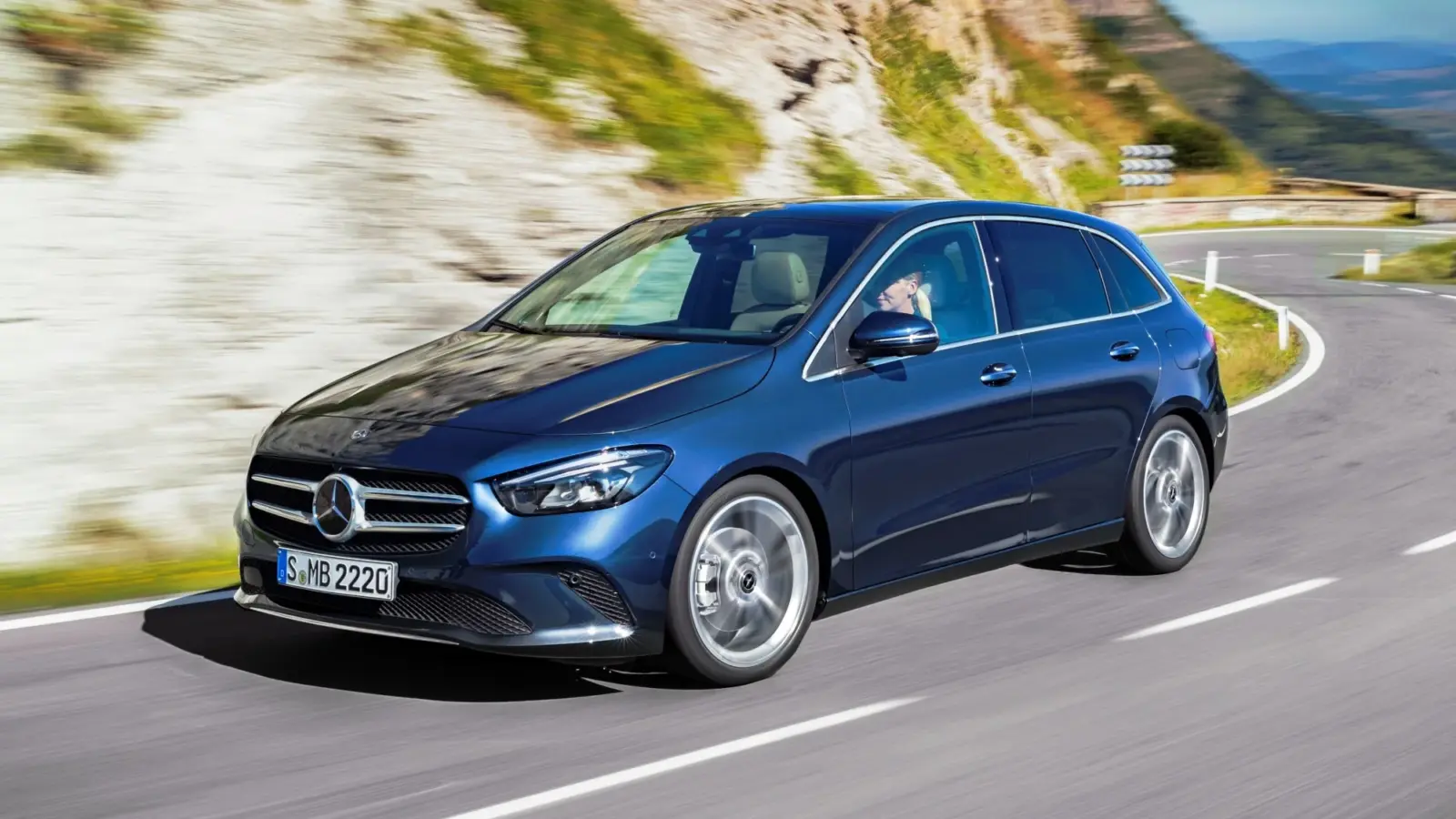 5 Things to Know About the Mercedes-Benz B200