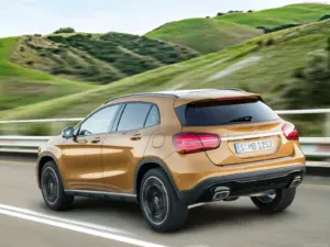 Mercedes Benz GLA250 4MATIC (2017)