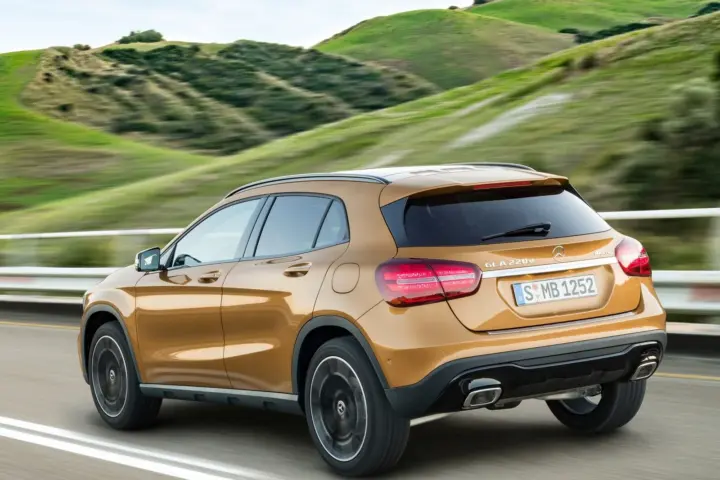 Mercedes Benz GLA250 4MATIC (2017)