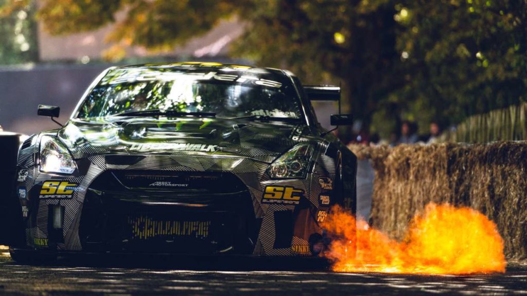Nissan GT-R flames
