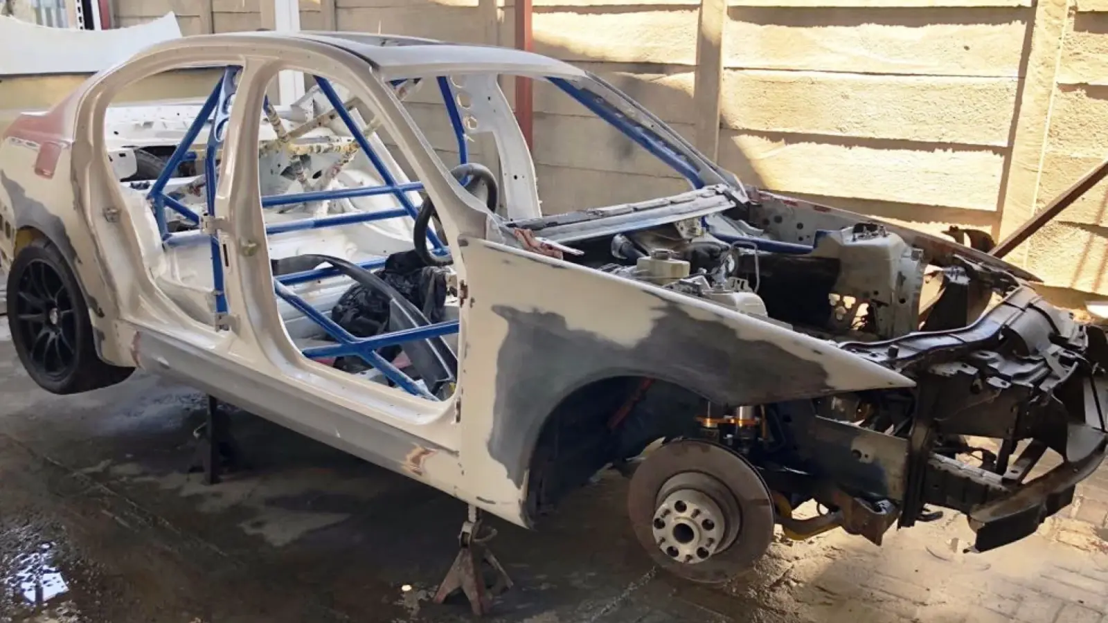 BMW 335i Racecar Build (Part 7 – Getting the paint on)