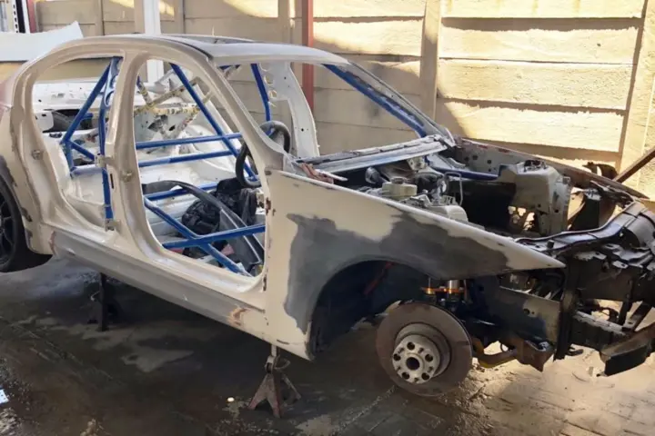 BMW 335i Racecar Build (Part 7 – Getting the paint on)
