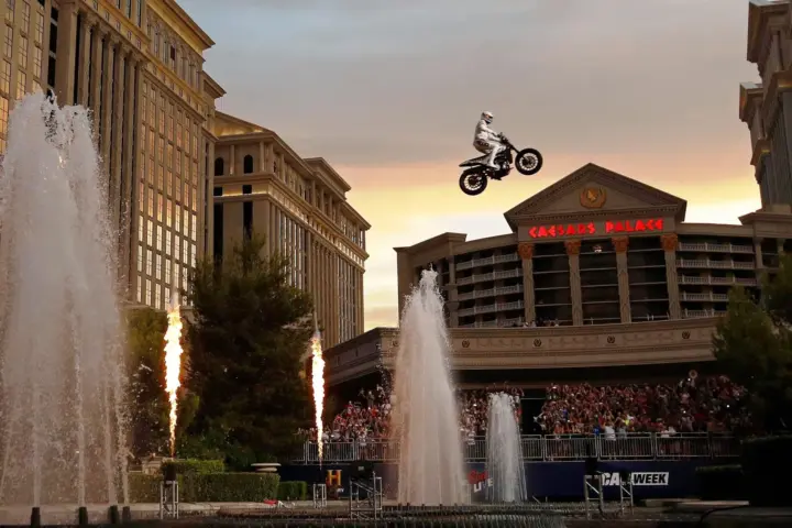 Travis Pastrana Breaks Three Evel Knievel Records in one day [videos]