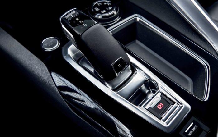 Peugeot 3008 GT Line gear shifter