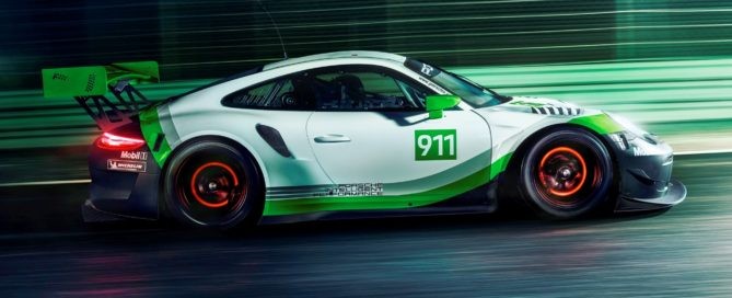 Porsche 911 GT3 R brakes glowing