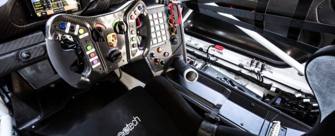 Porsche 911 GT3 R interior