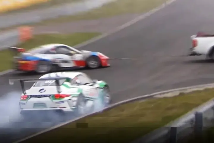 Porsche Cup incident [video]        