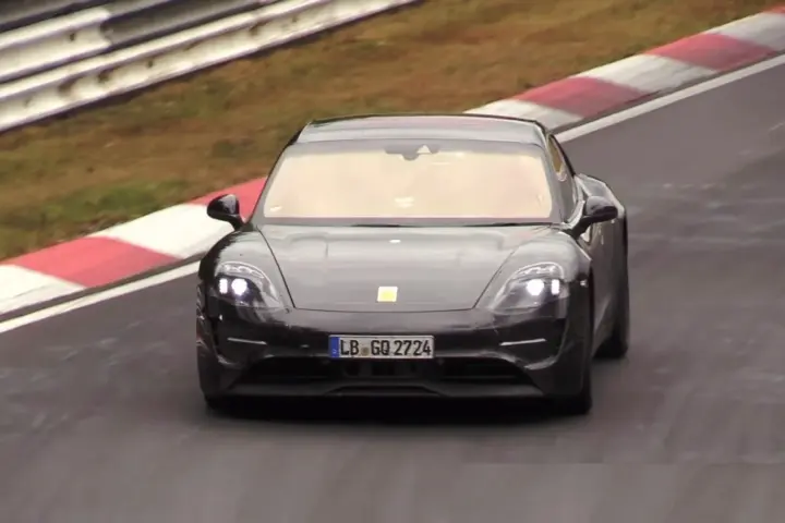 Porsche Taycan spied testing [video]