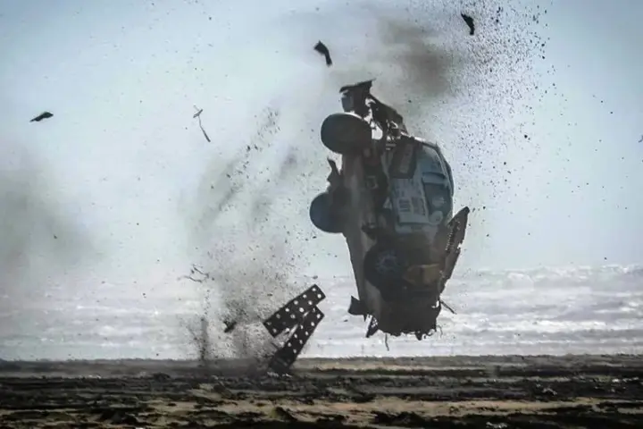 High speed crash at Morocco Desert Challenge [video]