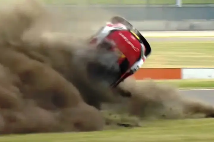 Rene Rast DTM crash [video]