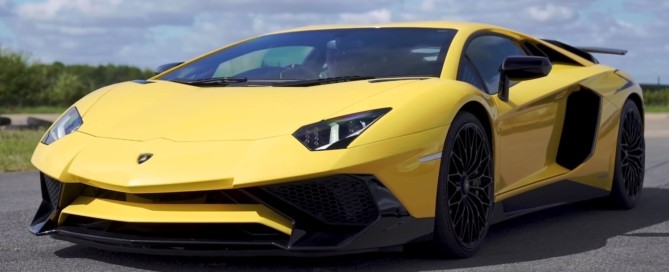 Supercar Drag Race Lamborghini Aventador SV